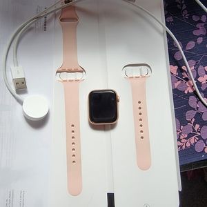 Gen 4 Apple Watch 40 mm GPS + Cellular